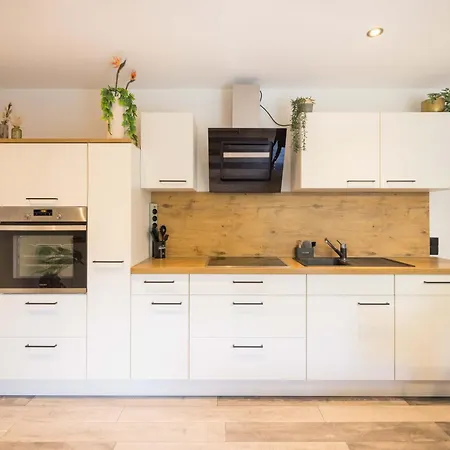 Tropengeflüster Penthouse In Hof, Whirlpool, Balkon, Webergrill, Digital Checkin, Parkplatz, Wlan330mbit