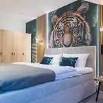 Tropengeflüster Penthouse In Hof, Whirlpool, Balkon, Webergrill, Digital Checkin, Parkplatz, Wlan330mbit * Hof (Bavaria)