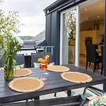 Apartment Tropengeflüster Penthouse In Hof, Whirlpool, Balkon, Webergrill, Digital Checkin, Parkplatz, Wlan330mbit *