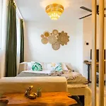 Tropengeflüster Penthouse In Hof, Whirlpool, Balkon, Webergrill, Digital Checkin, Parkplatz, Wlan330mbit Apartment