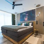 Tropengeflüster Penthouse In Hof, Whirlpool, Balkon, Webergrill, Digital Checkin, Parkplatz, Wlan330mbit *
