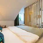 Tropengeflüster Penthouse In Hof, Whirlpool, Balkon, Webergrill, Digital Checkin, Parkplatz, Wlan330mbit Apartment Hof (Bavaria)
