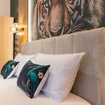 Apartment Tropengeflüster Penthouse In Hof, Whirlpool, Balkon, Webergrill, Digital Checkin, Parkplatz, Wlan330mbit *