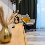 Tropengeflüster Penthouse In Hof, Whirlpool, Balkon, Webergrill, Digital Checkin, Parkplatz, Wlan330mbit Hof (Bavaria)