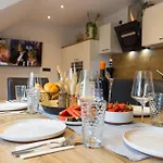 Apartment Tropengeflüster Penthouse In Hof, Whirlpool, Balkon, Webergrill, Digital Checkin, Parkplatz, Wlan330mbit