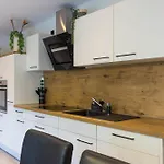 Tropengefluester Penthouse In Hof, Whirlpool, Balkon, Webergrill, Digital Checkin, Parkplatz, Wlan330mbit 아파트