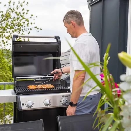 Tropengefluester Penthouse In Hof, Whirlpool, Balkon, Webergrill, Digital Checkin, Parkplatz, Wlan330mbit * Hof (Bavaria)
