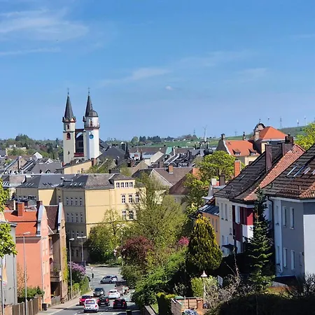 Tropengefluester Penthouse In Hof, Whirlpool, Balkon, Webergrill, Digital Checkin, Parkplatz, Wlan330mbit Daire