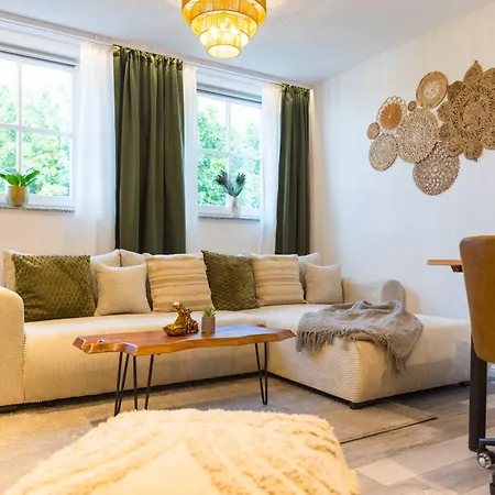 Tropengefluester Penthouse In Hof, Whirlpool, Balkon, Webergrill, Digital Checkin, Parkplatz, Wlan330mbit