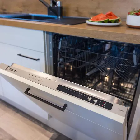 Tropengefluester Penthouse In Hof, Whirlpool, Balkon, Webergrill, Digital Checkin, Parkplatz, Wlan330mbit Daire Hof (Bavaria)