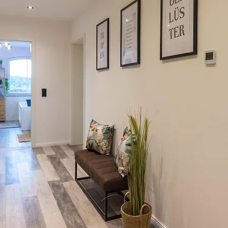 Tropengefluester Penthouse In Hof, Whirlpool, Balkon, Webergrill, Digital Checkin, Parkplatz, Wlan330mbit Daire Hof (Bavaria)