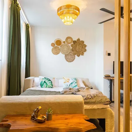 Tropengefluester Penthouse In Hof, Whirlpool, Balkon, Webergrill, Digital Checkin, Parkplatz, Wlan330mbit Apartment