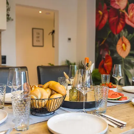 Tropengefluester Penthouse In Hof, Whirlpool, Balkon, Webergrill, Digital Checkin, Parkplatz, Wlan330mbit *