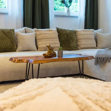Tropengefluester Penthouse In Hof, Whirlpool, Balkon, Webergrill, Digital Checkin, Parkplatz, Wlan330mbit Daire Hof (Bavaria)