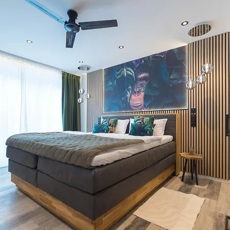 Tropengefluester Penthouse In Hof, Whirlpool, Balkon, Webergrill, Digital Checkin, Parkplatz, Wlan330mbit *