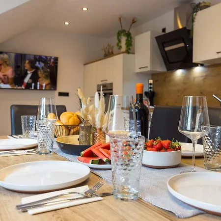 Daire Tropengefluester Penthouse In Hof, Whirlpool, Balkon, Webergrill, Digital Checkin, Parkplatz, Wlan330mbit