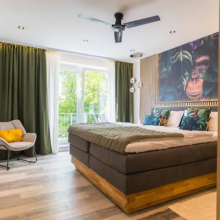 Tropengefluester Penthouse In Hof, Whirlpool, Balkon, Webergrill, Digital Checkin, Parkplatz, Wlan330mbit * Hof (Bavaria)