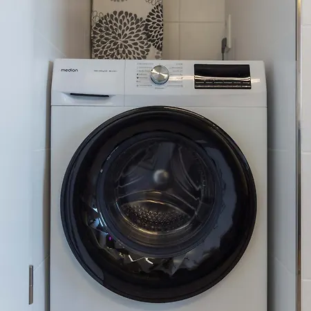 Tropengefluester Penthouse In Hof, Whirlpool, Balkon, Webergrill, Digital Checkin, Parkplatz, Wlan330mbit