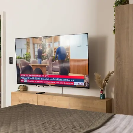 Tropengefluester Penthouse In Hof, Whirlpool, Balkon, Webergrill, Digital Checkin, Parkplatz, Wlan330mbit *