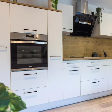 Tropengefluester Penthouse In Hof, Whirlpool, Balkon, Webergrill, Digital Checkin, Parkplatz, Wlan330mbit *