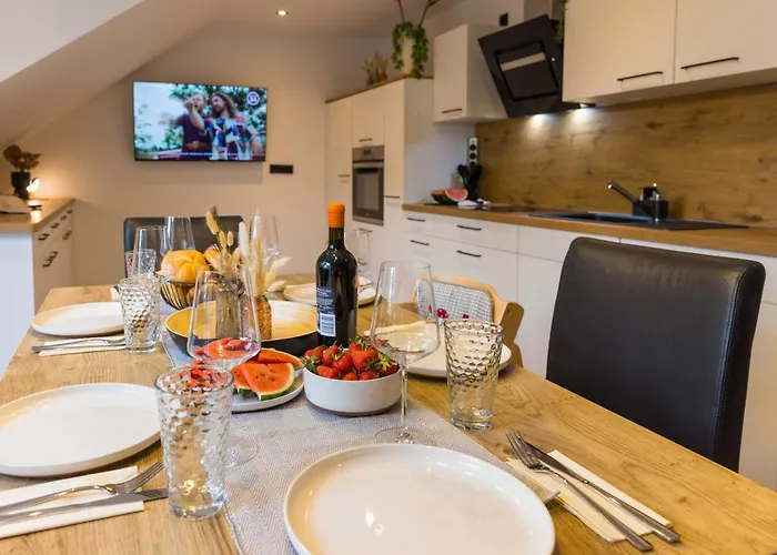 Appartement Tropengefluester Penthouse In Hof, Whirlpool, Balkon, Webergrill, Digital Checkin, Parkplatz, Wlan330mbit