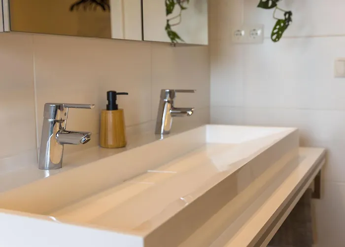 Tropengefluester Penthouse In Hof, Whirlpool, Balkon, Webergrill, Digital Checkin, Parkplatz, Wlan330mbit