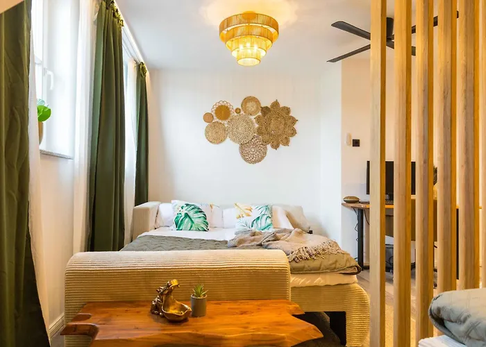 Tropengefluester Penthouse In Hof, Whirlpool, Balkon, Webergrill, Digital Checkin, Parkplatz, Wlan330mbit Daire